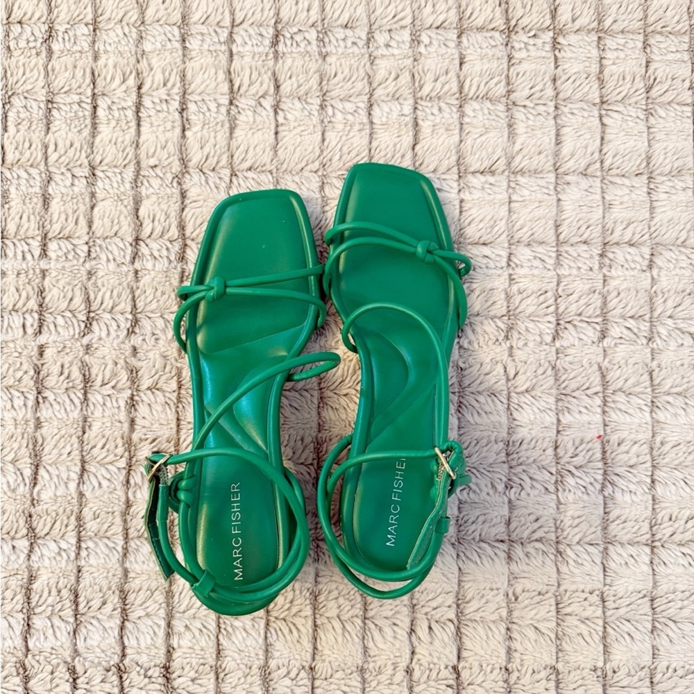 Marc Fisher GURION BLOCK HEEL SANDAL - Picture 3 of 6